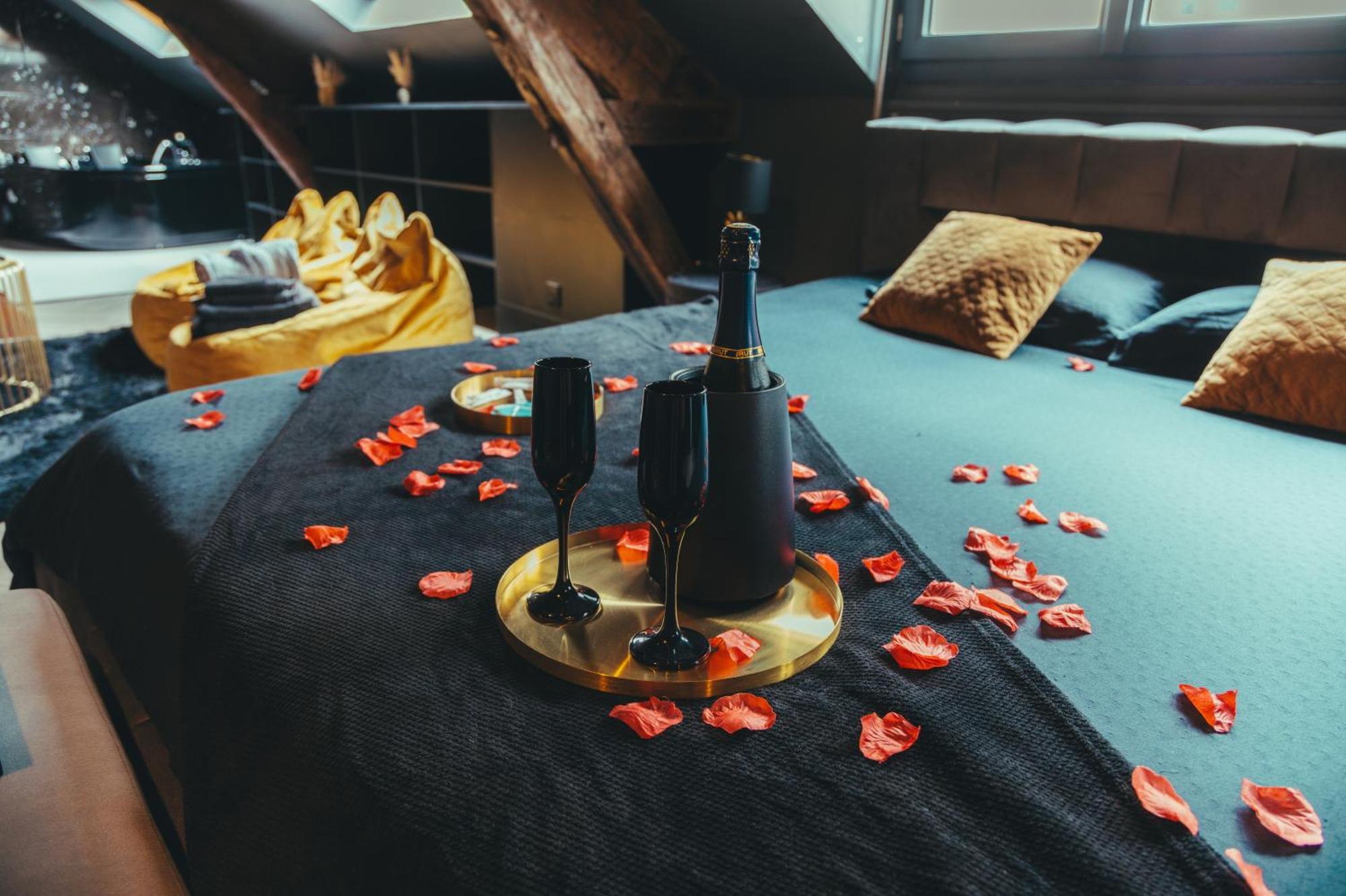 La Marble Room - Suite Balneo & Sauna Angers Kültér fotó