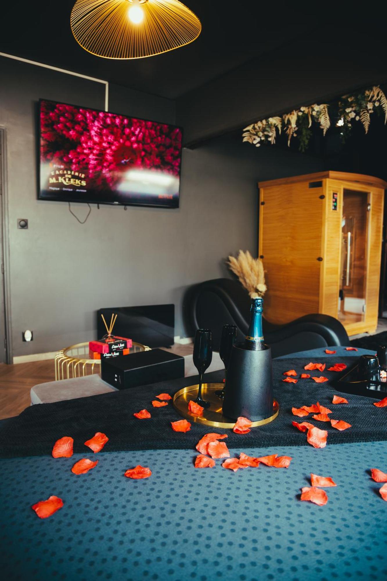 La Marble Room - Suite Balneo & Sauna Angers Kültér fotó