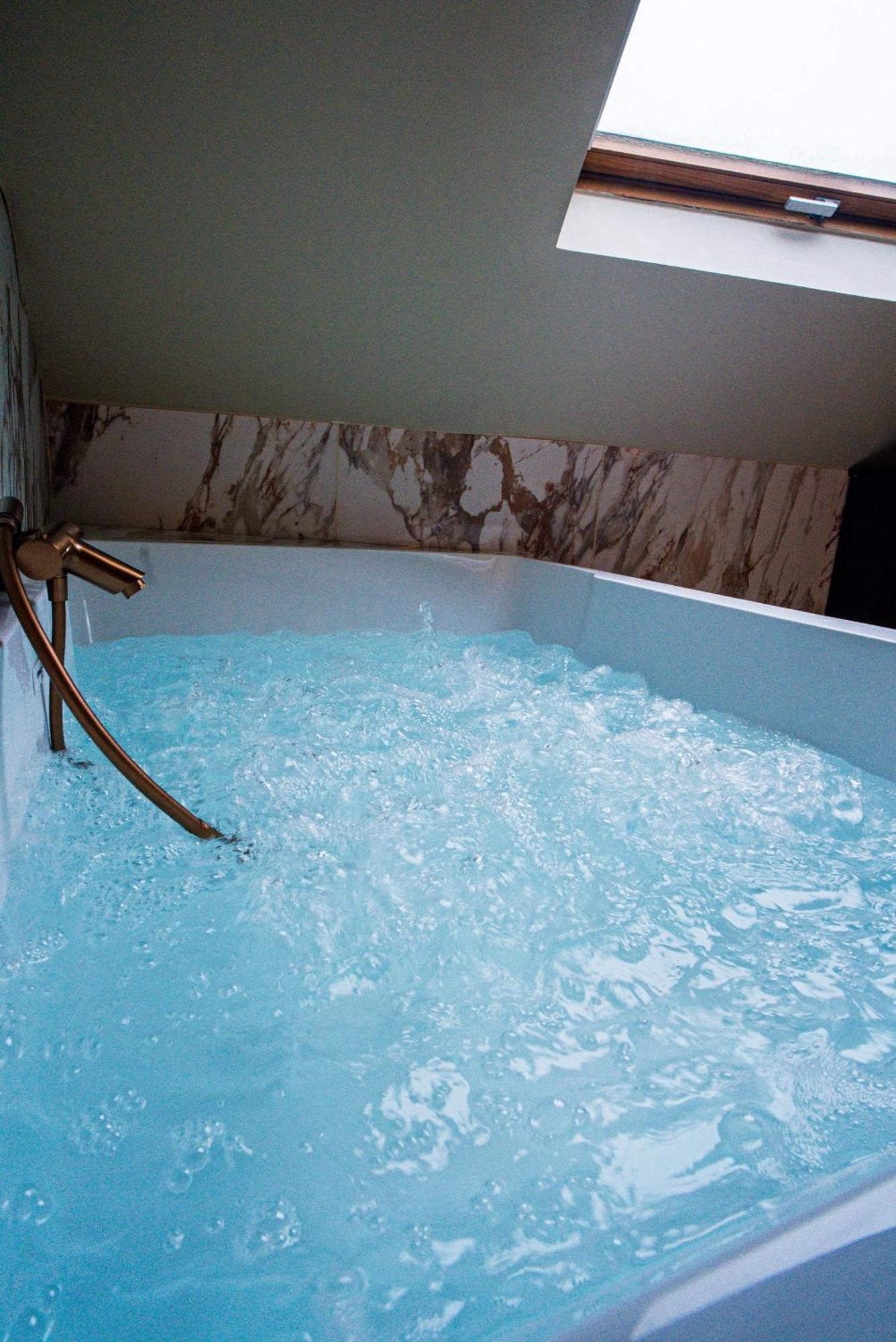 La Marble Room - Suite Balneo & Sauna Angers Kültér fotó